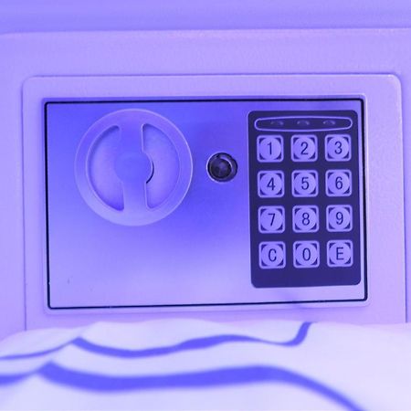 Jc Space Capsule Hotel Куа Екстериор снимка