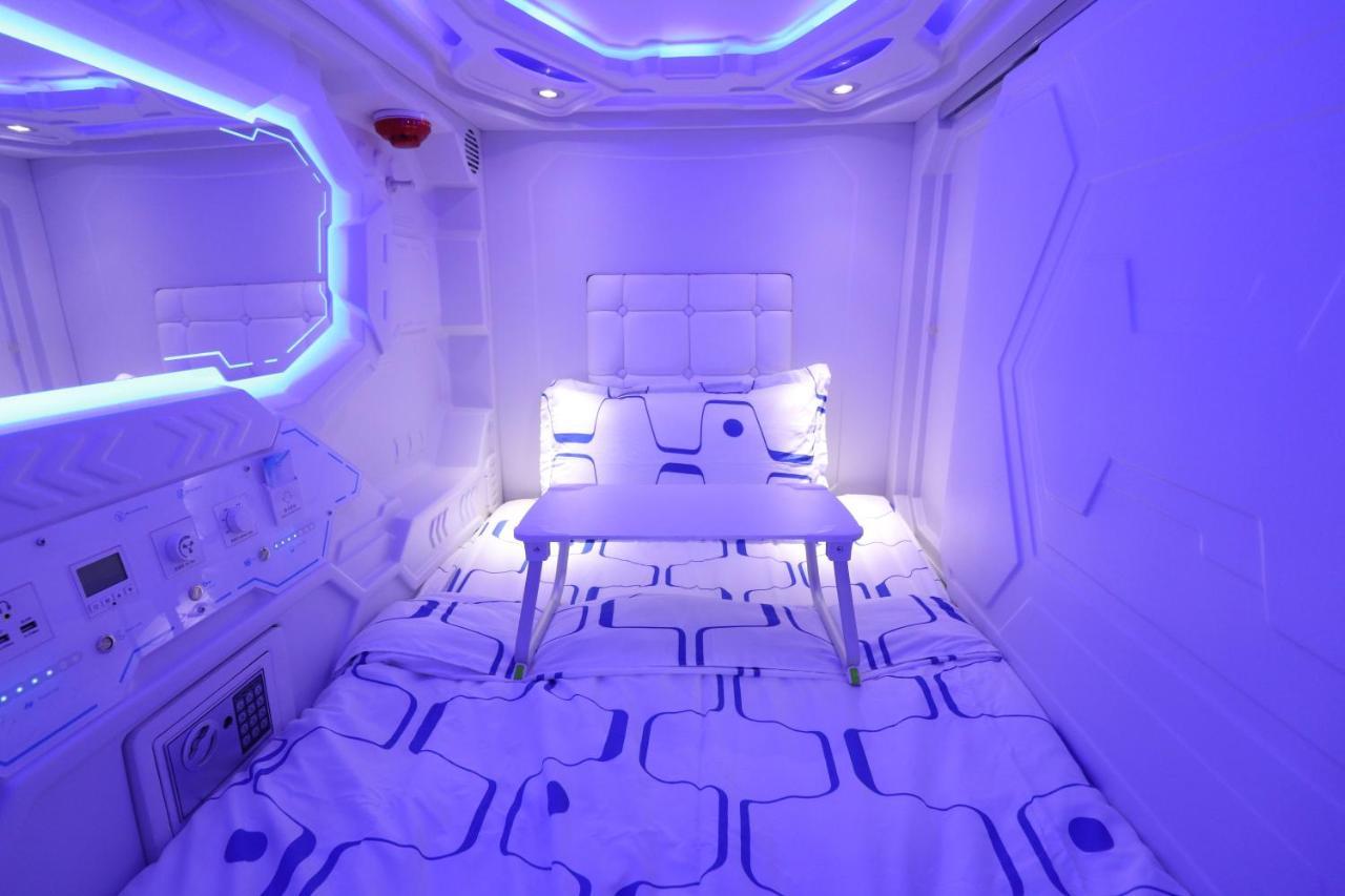 Jc Space Capsule Hotel Куа Екстериор снимка