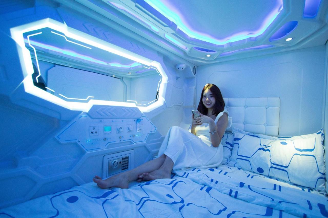 Jc Space Capsule Hotel Куа Екстериор снимка