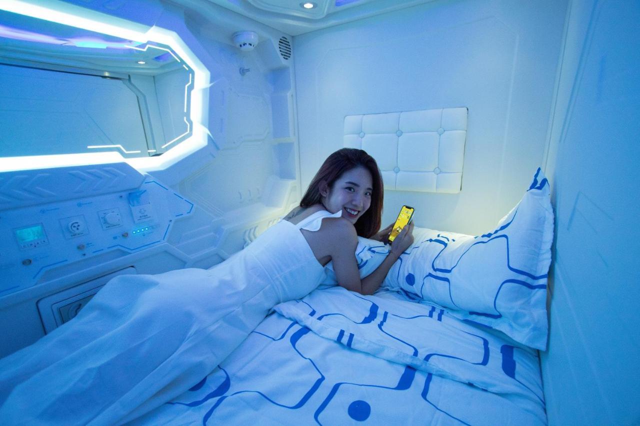 Jc Space Capsule Hotel Куа Екстериор снимка